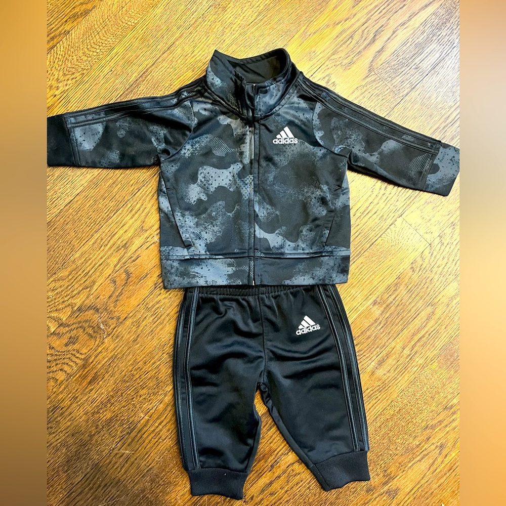 Adidas track suit, like new. Size 3 months.